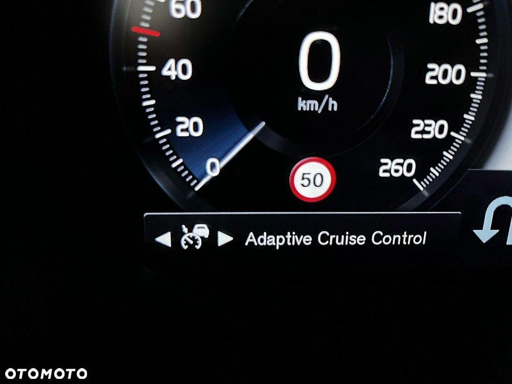 Volvo V90 Cross Country - 33