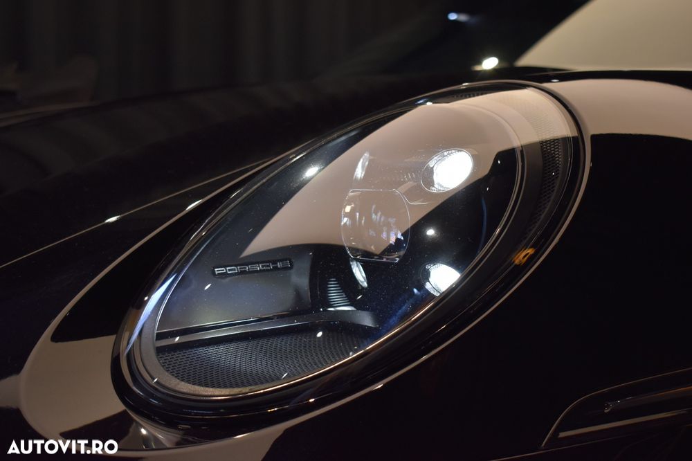Porsche 911 Carrera 4 GTS PDK - 17