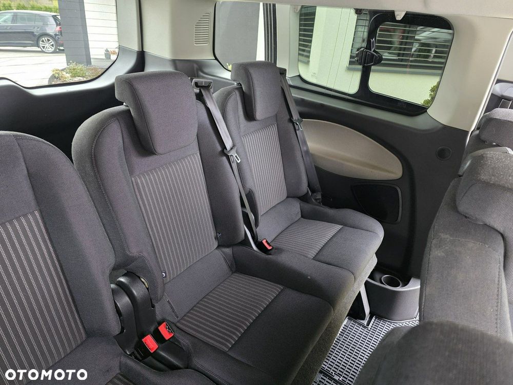 Ford Tourneo Custom - 10