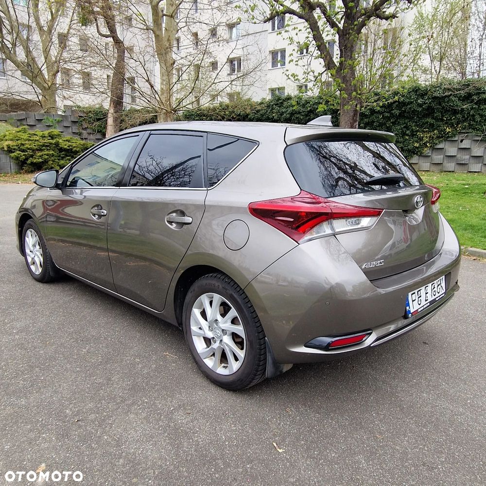 Toyota Auris 1.6 Premium - 10
