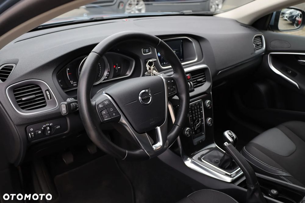 Volvo V40 T2 Momentum - 16