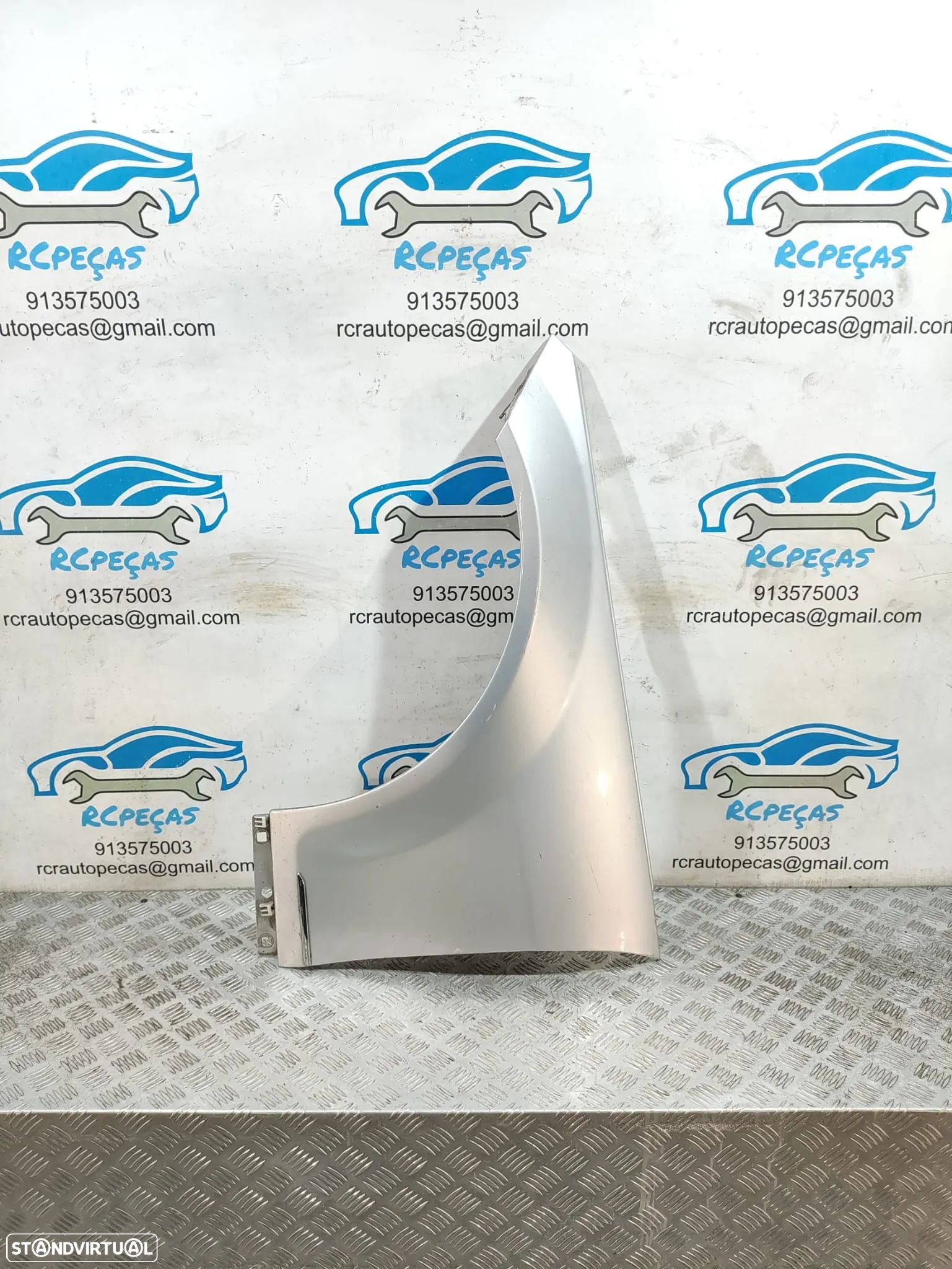 Guarda Lamas Frente Esquerdo Mercedes W204 Class C W204 - Original - A202881010 - 1