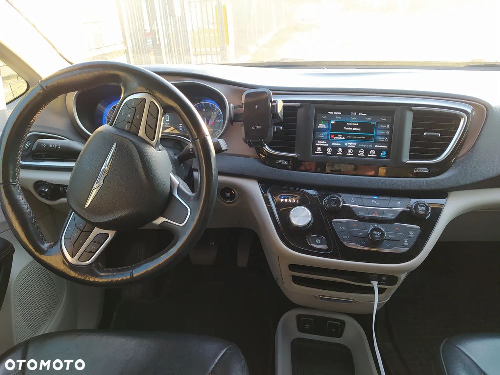 Chrysler Pacifica - 11