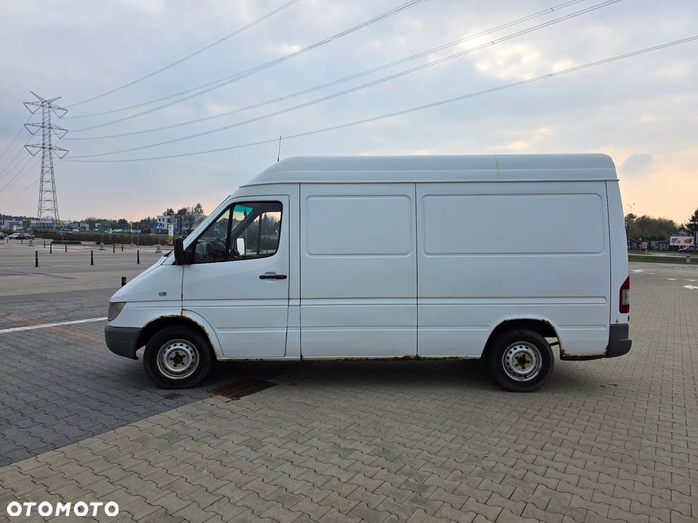 Mercedes-Benz Sprinter - 4
