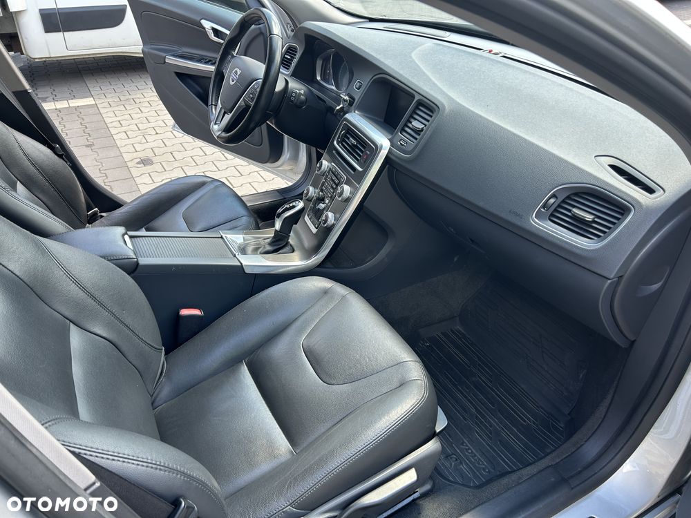 Volvo V60 Cross Country - 16