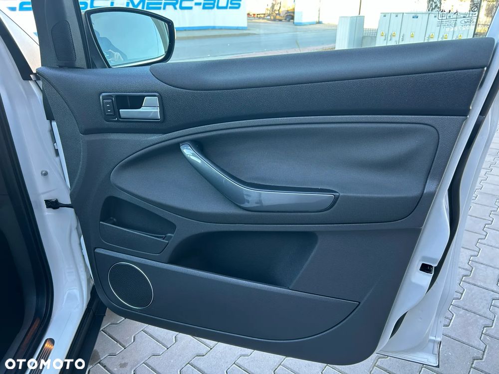 Ford Kuga 2.0 TDCi 4x4 Titanium - 28