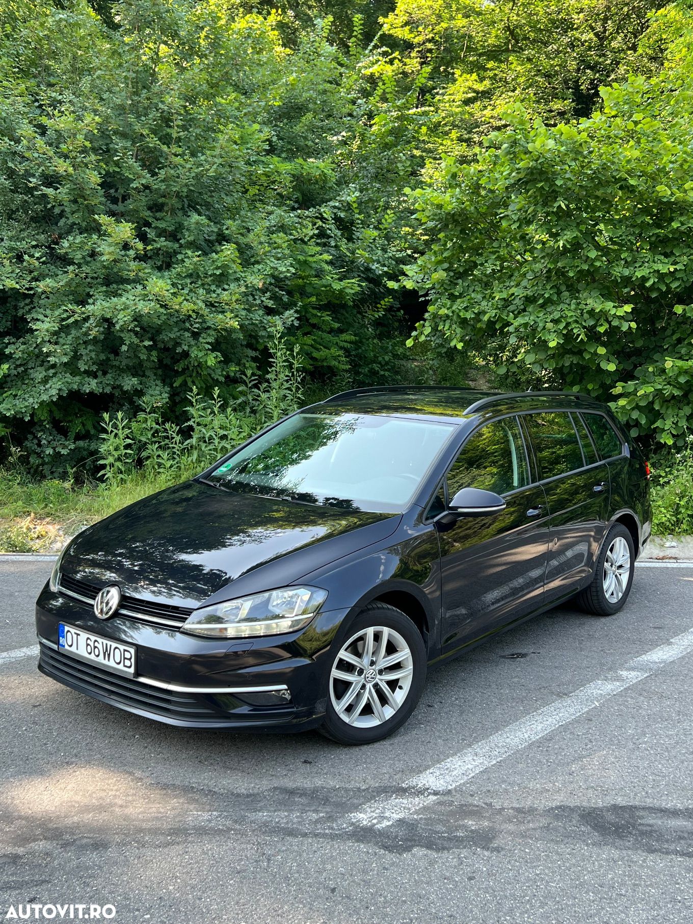 Volkswagen Golf 1.6 TDI DSG Highline - 1