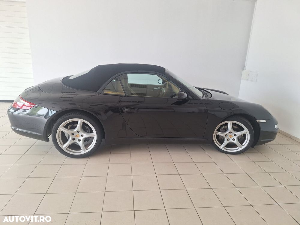 Porsche 911 Carrera 4 - 15
