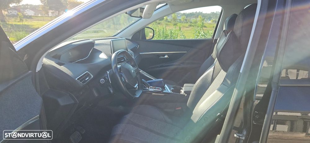 Peugeot 3008 BlueHDi 130 Stop & Start EAT8 Allure Pack - 32
