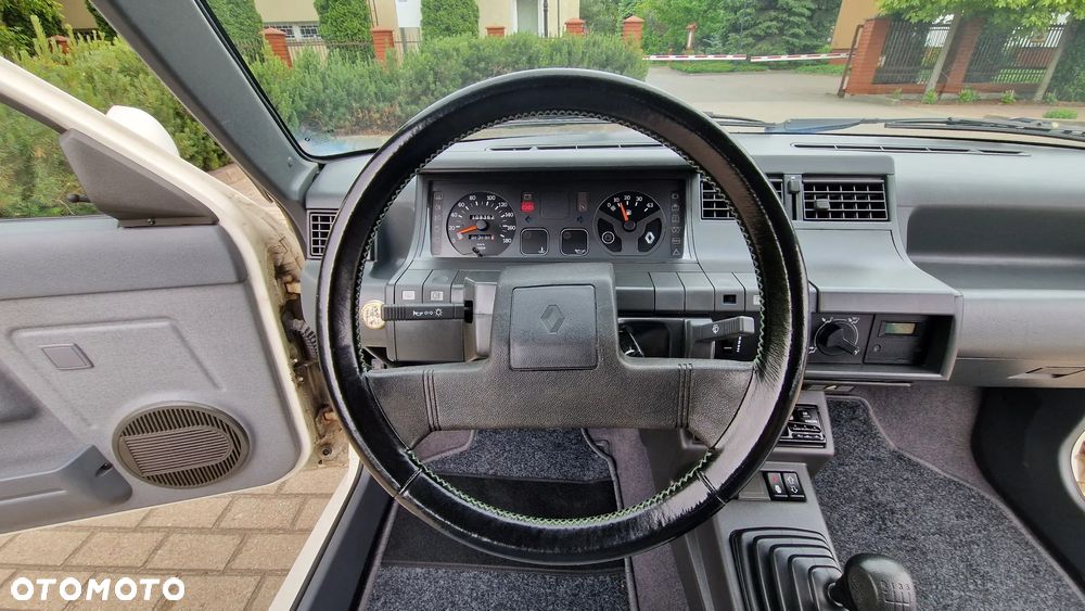 Renault 5 - 17