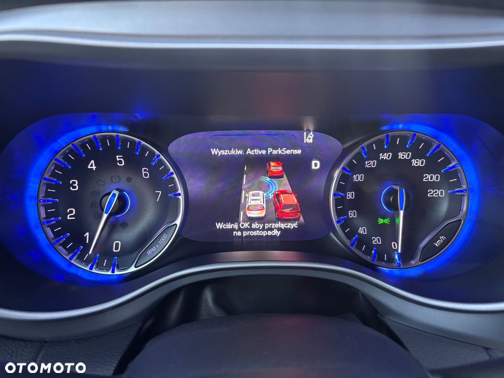 Chrysler Pacifica - 36