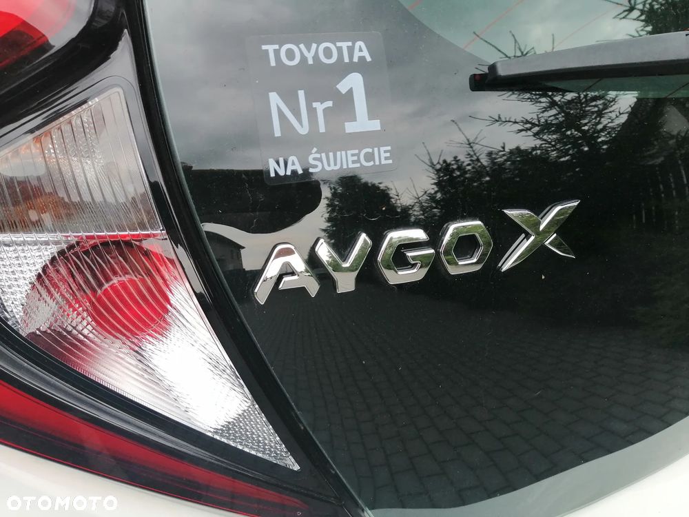 Toyota Aygo x.shift x-play connect - 4
