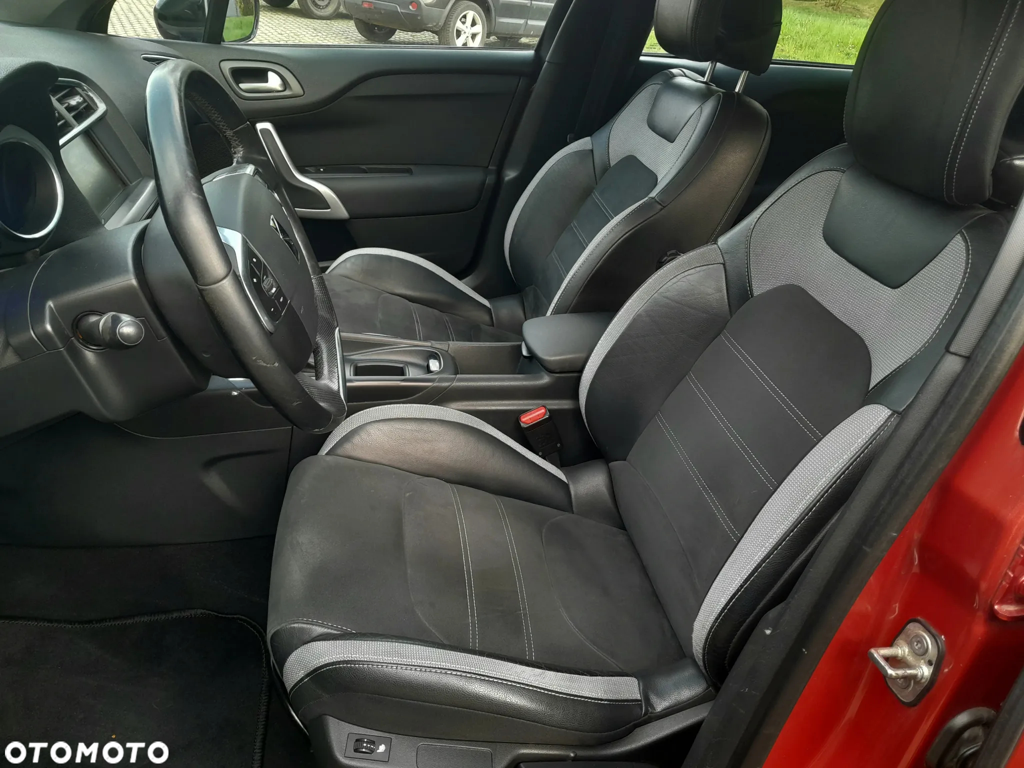 Citroën DS4 1.6 e-HDi SoChic MCP - 19