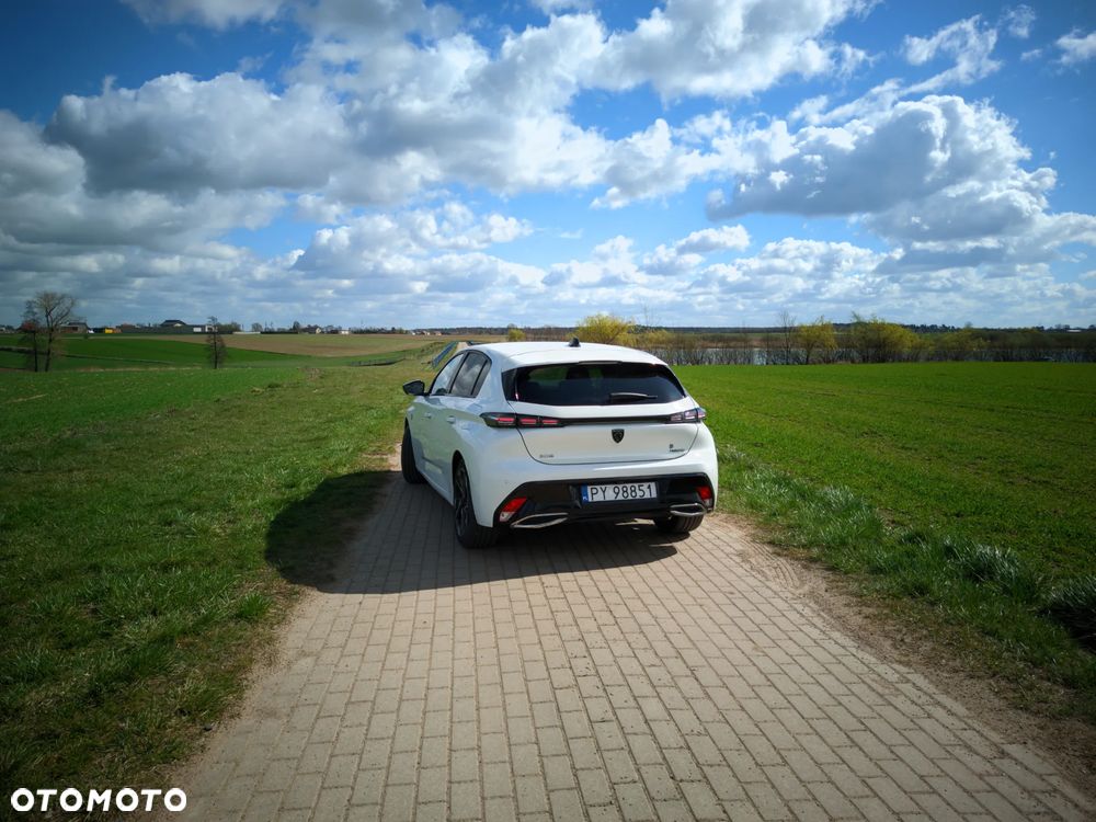Peugeot 308 1.6 Hybrid PHEV Allure EAT8 - 23