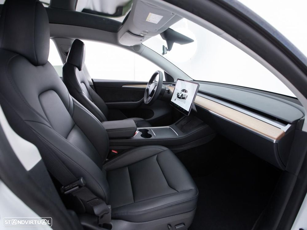 Tesla Model Y Long Range Dual Motor AWD - 11