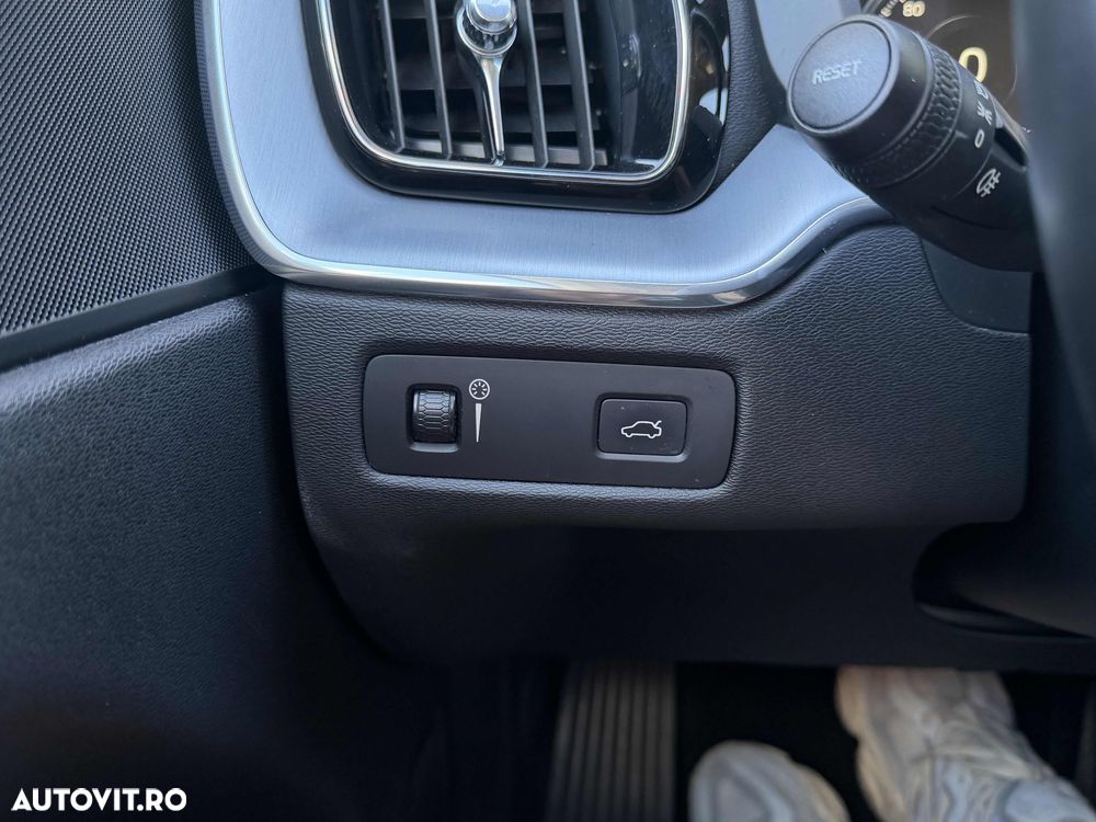 Volvo XC 60 D4 Geartronic Momentum Pro - 26