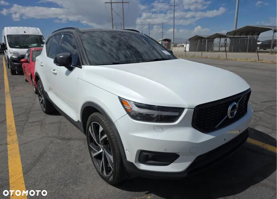 Volvo XC 40 T5 AWD R-Design - 1