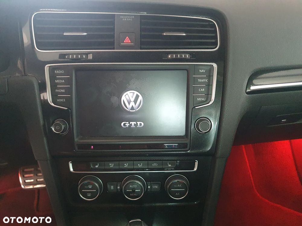 Volkswagen Golf - 6