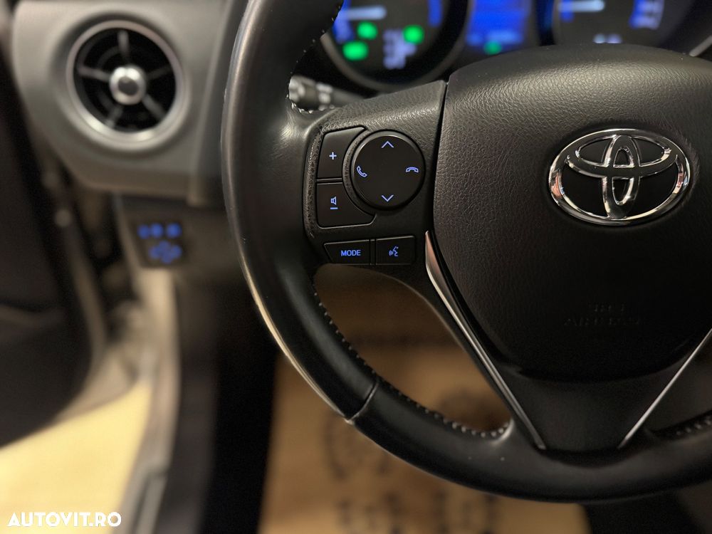 Toyota Auris 1.8 L VVT-i Sol + - 17