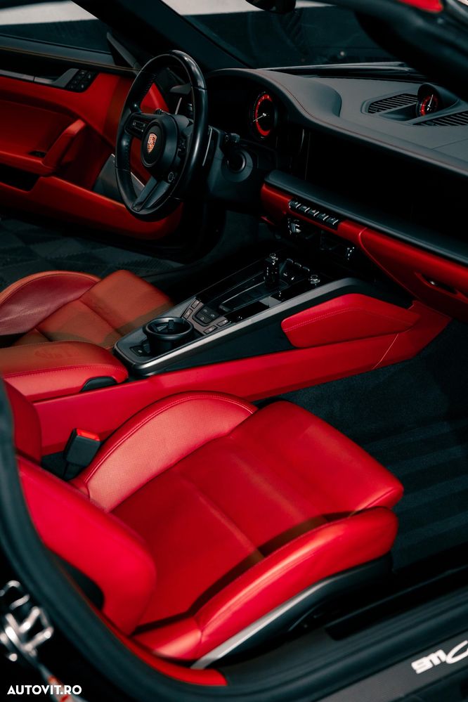 Porsche 911 GTS PDK - 19