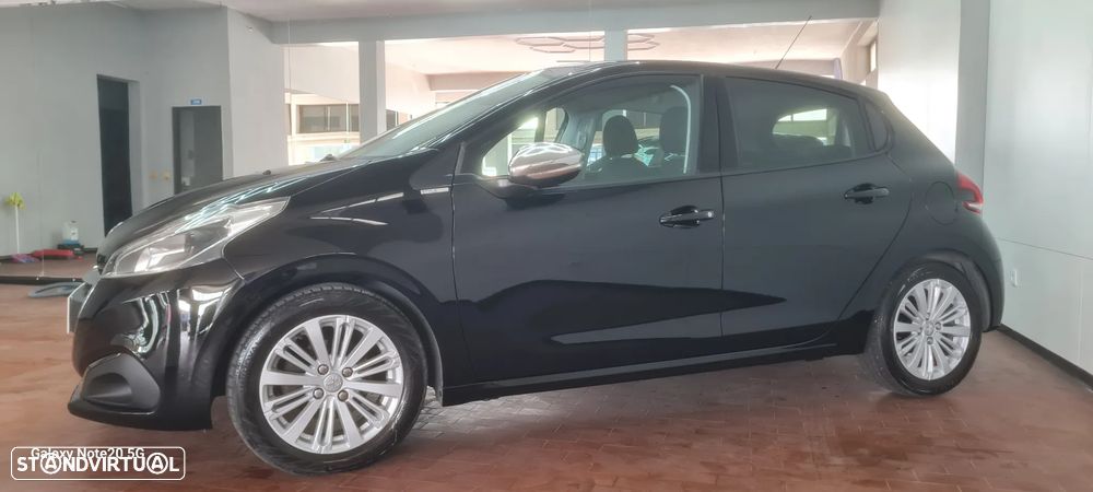 Peugeot 208 - 6