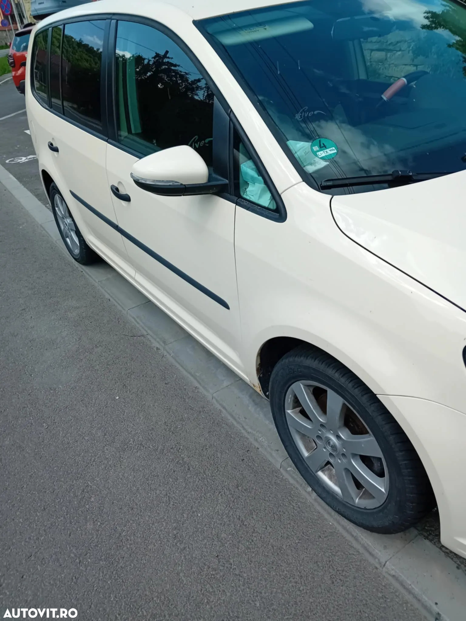 Volkswagen Touran 1.6 TDI DPF Comfortline - 9