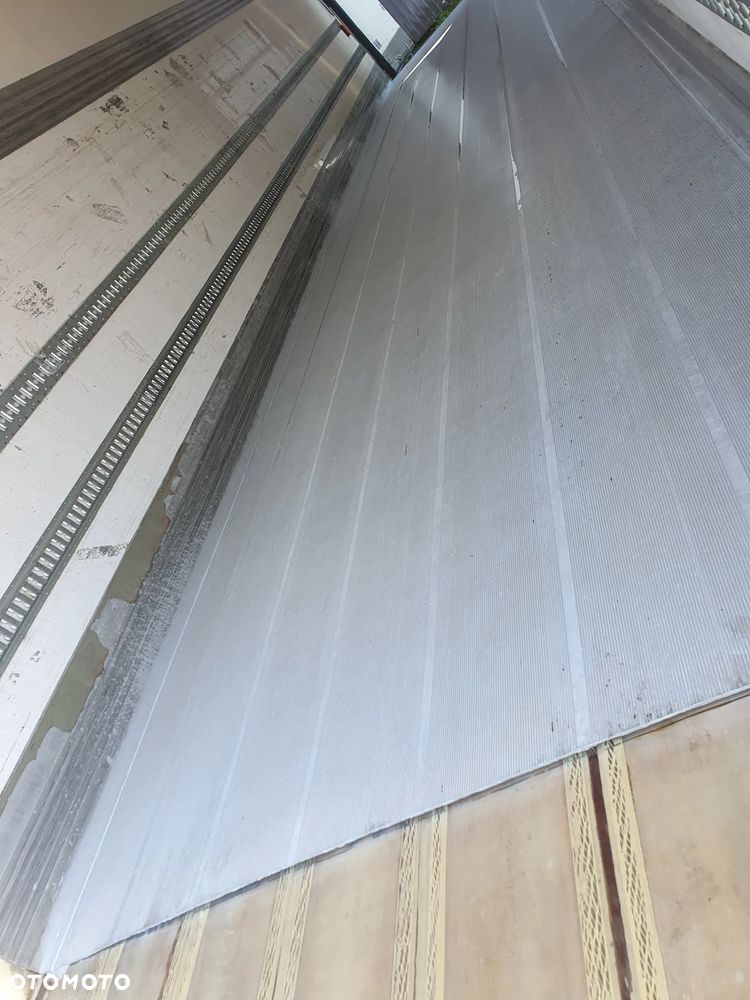 Blacha aluminiowa z naczepy Krone - 2
