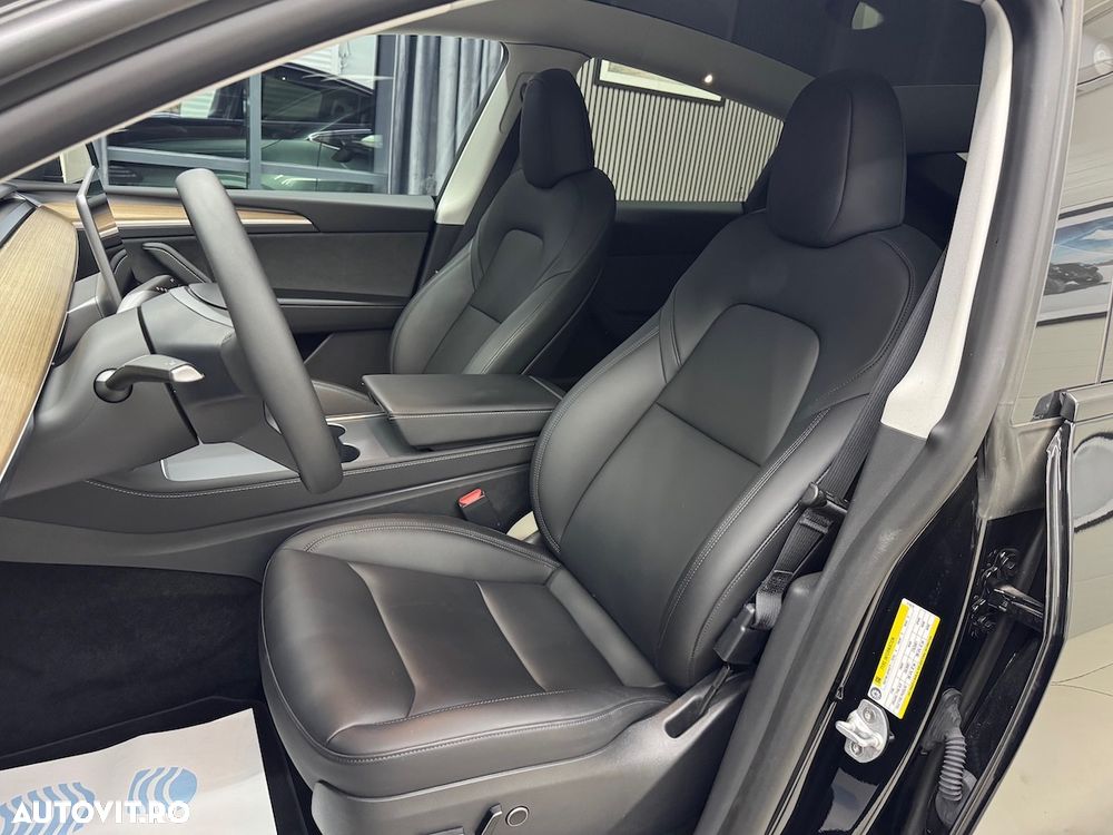 Tesla Model Y Performance Dual Motor AWD - 24