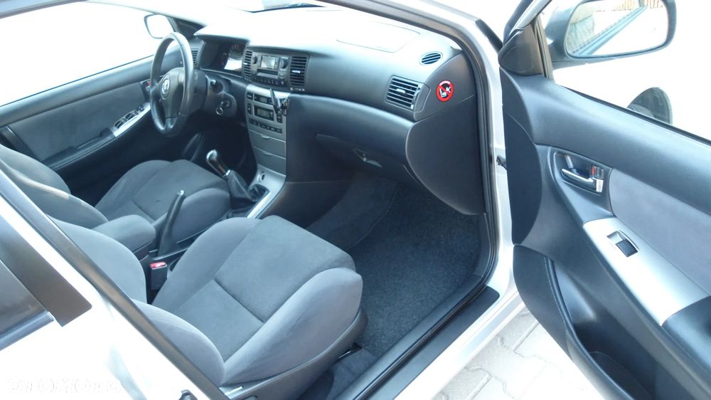 Toyota Corolla 1.6 VVT-i Sol (air6) - 7