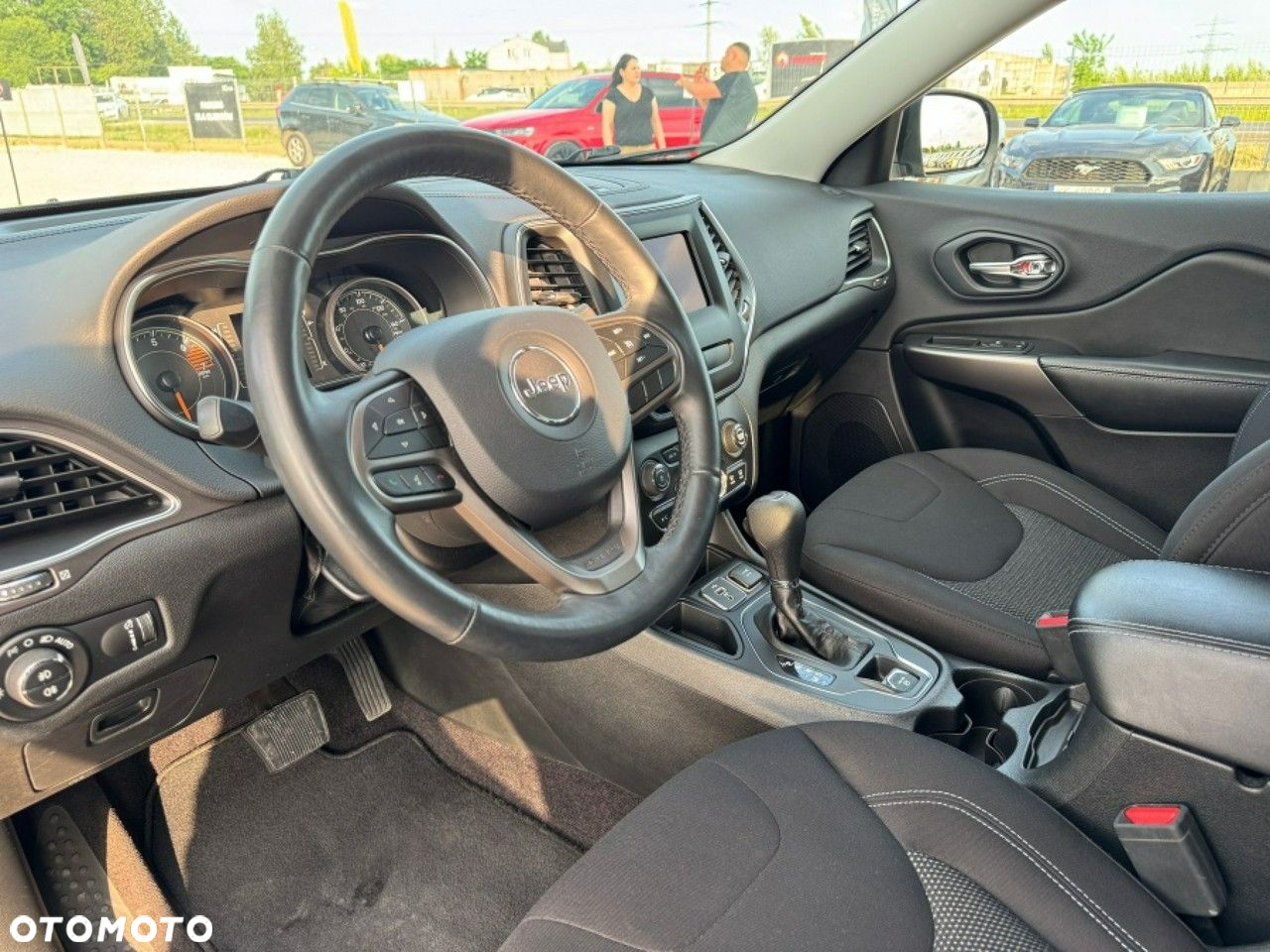 Jeep Cherokee - 10