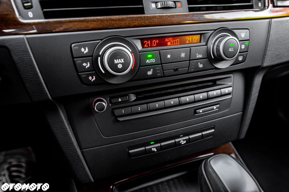 BMW Seria 3 325i xDrive Edition Exclusive - 29