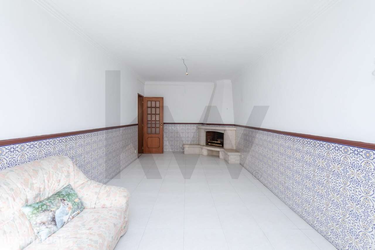T2 luminoso em Queluz | Excelente oportunidade para viver ou investir - Grande imagem: 2/23