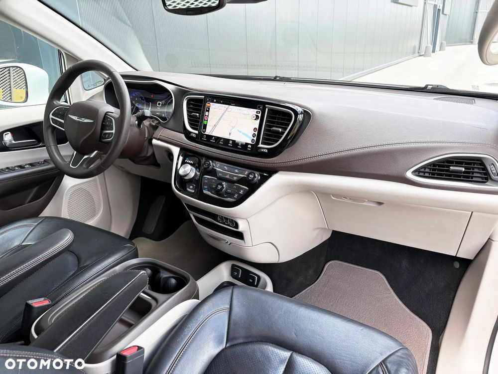 Chrysler Pacifica - 16