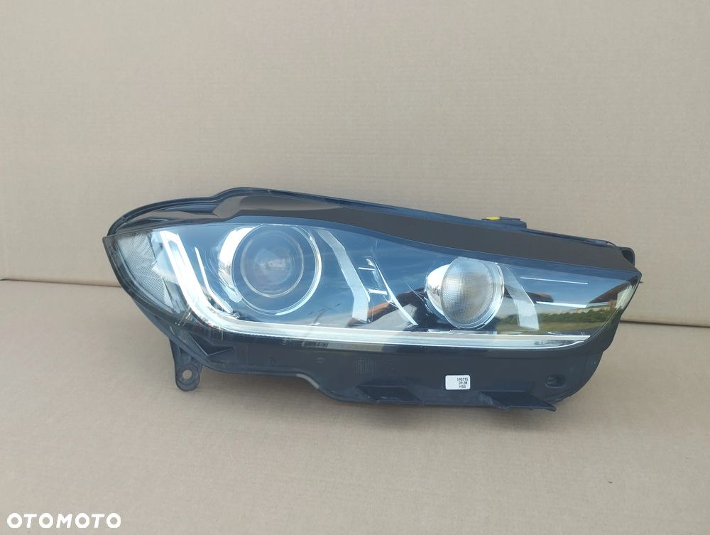 Jaguar XE 15-19r lampa prawa przód przednia Bi Xenon UK - 2