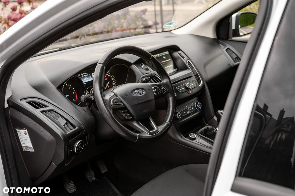 Ford Focus 1.5 TDCi DPF Start-Stopp-System Ambiente - 17
