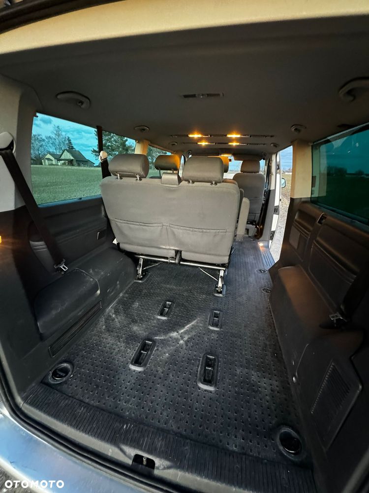 Volkswagen Caravelle - 10