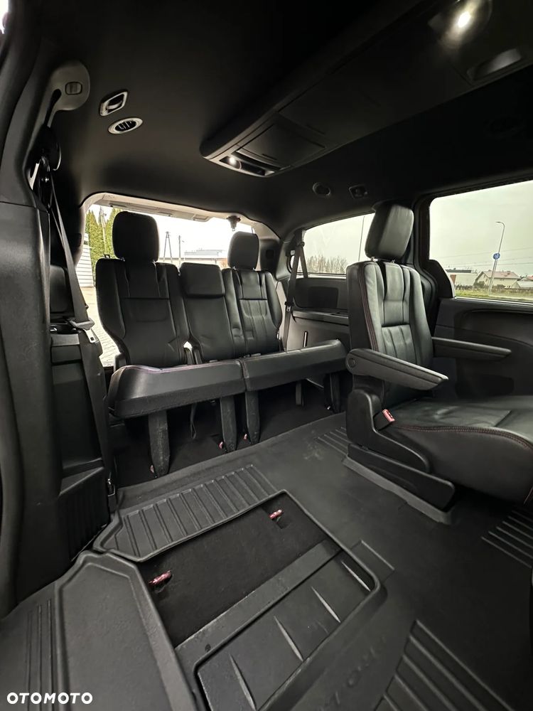 Dodge Grand Caravan 3.6 R/T - 33