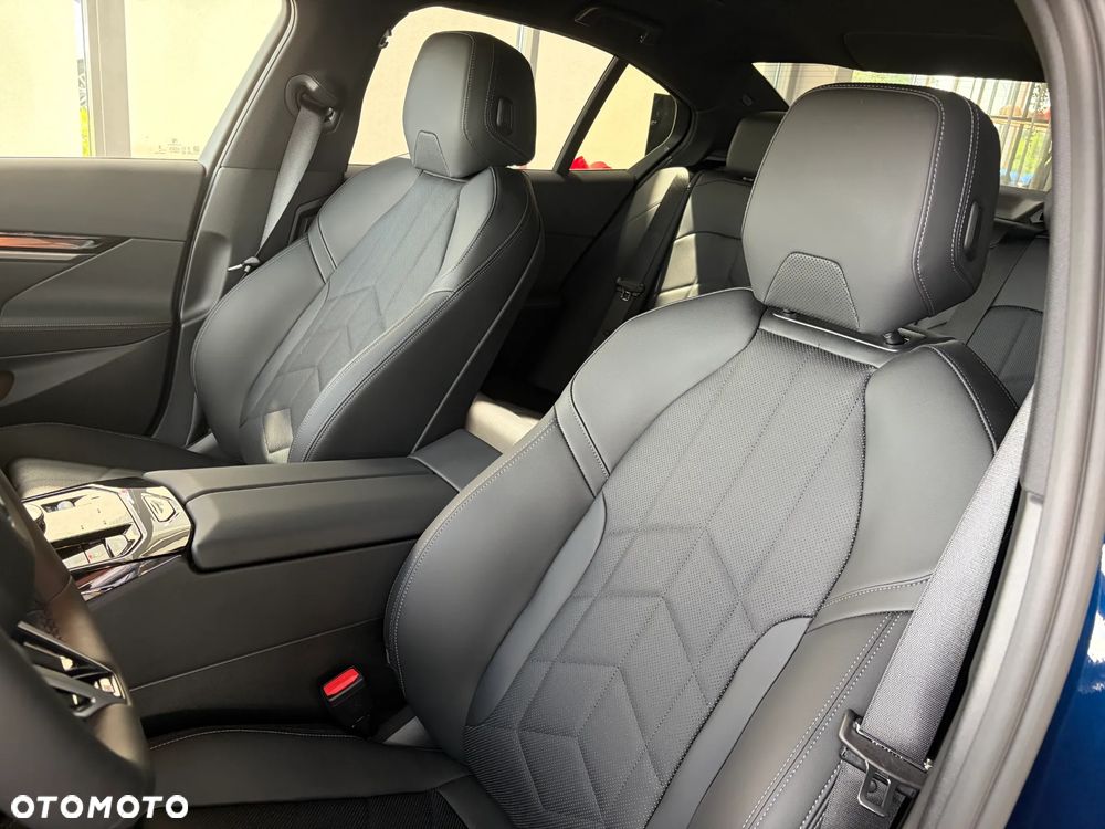 BMW Seria 5 530e PHEV M Sport - 14