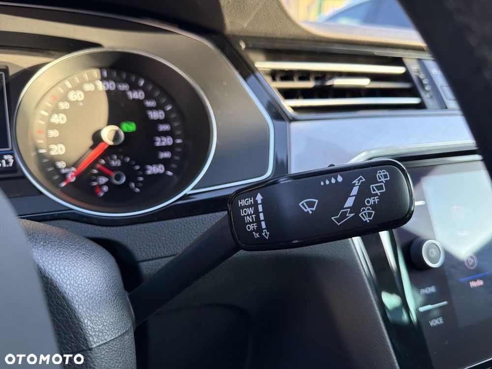 Volkswagen Passat - 28