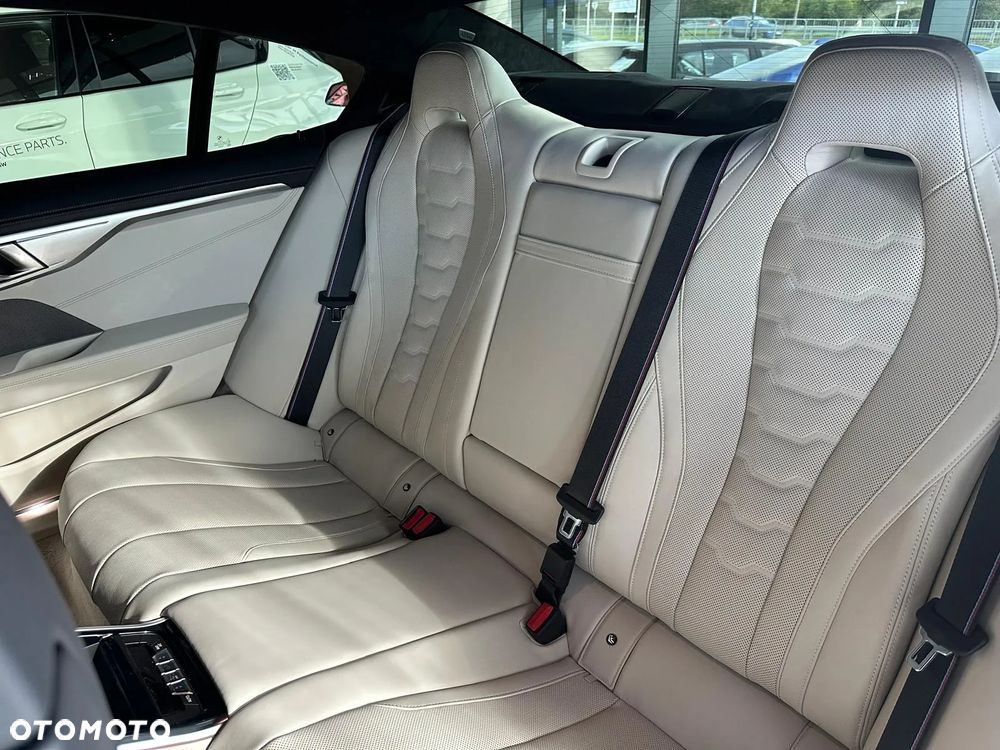 BMW Seria 8 - 24