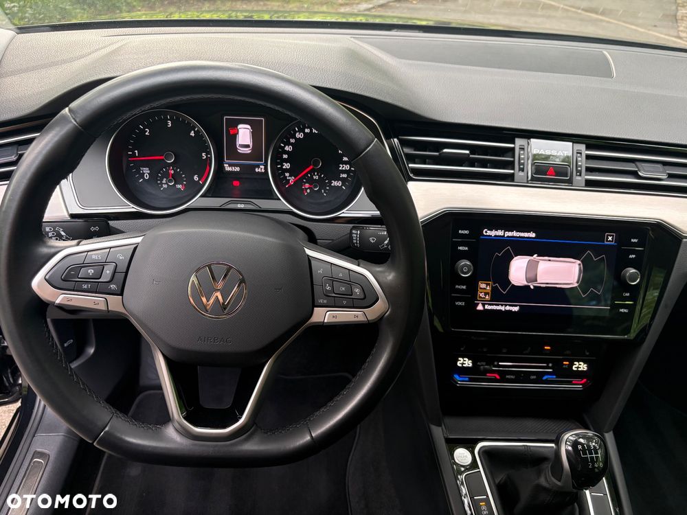 Volkswagen Passat - 9