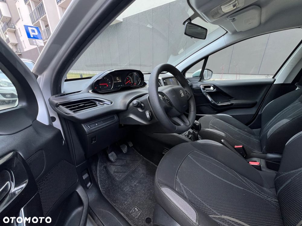 Peugeot 208 - 6
