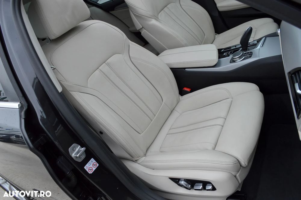 BMW Seria 5 520d Aut. Luxury Line - 31