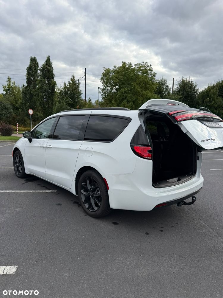 Chrysler Pacifica - 4