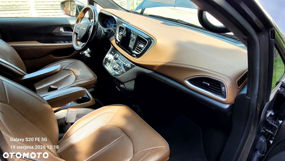 Chrysler Pacifica - 16