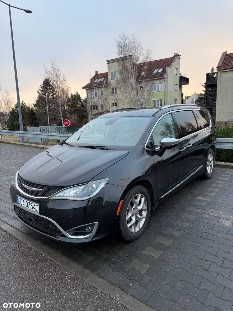 Chrysler Pacifica - 1