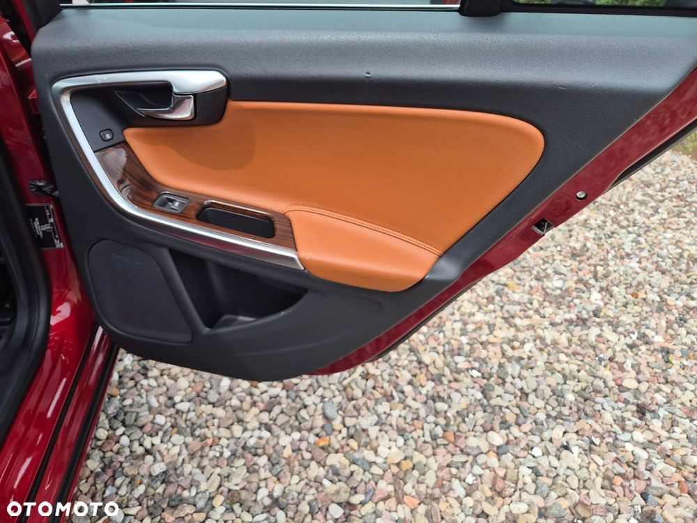 Volvo V60 D6 AWD Plug-in Hybrid R-Design Summum - 19