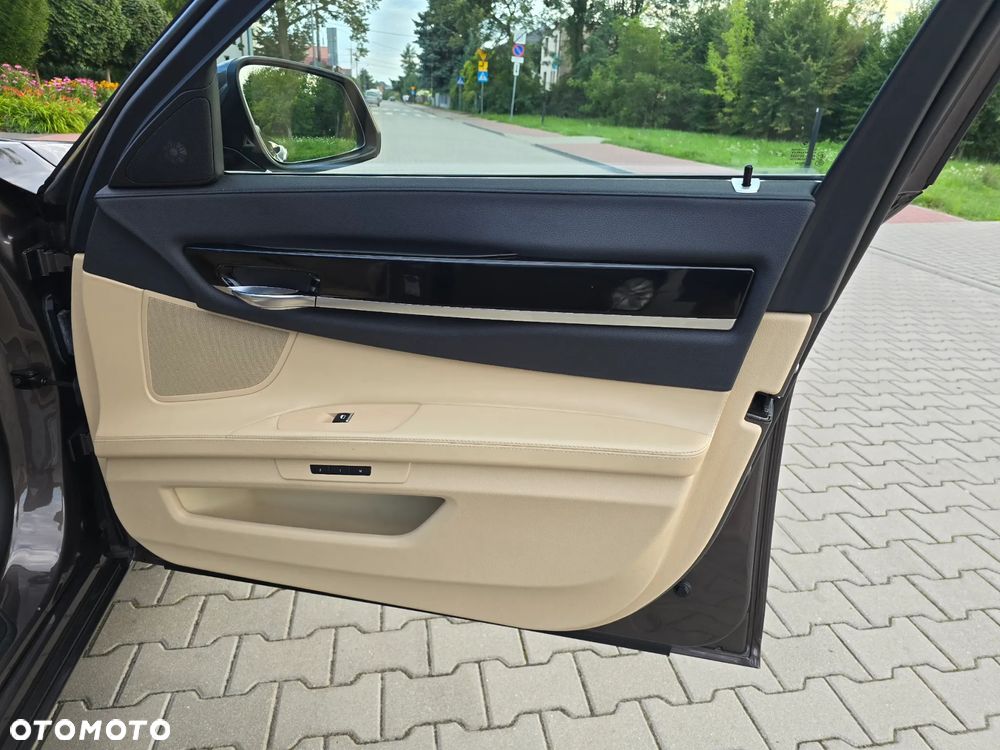 BMW Seria 7 750d xDrive Blue Performance Edition Exclusive - 26