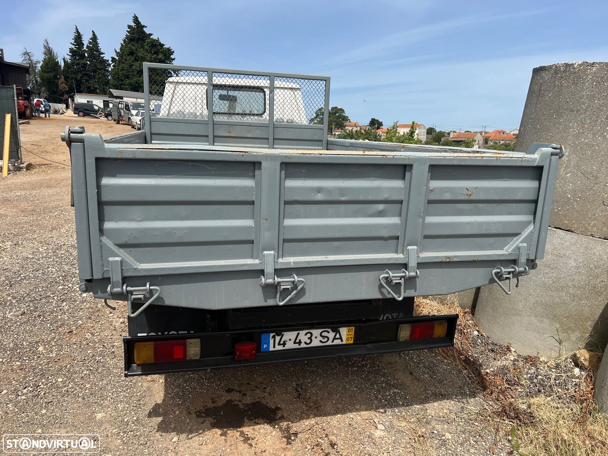 Toyota Dyna 150 Tribasculante - 3