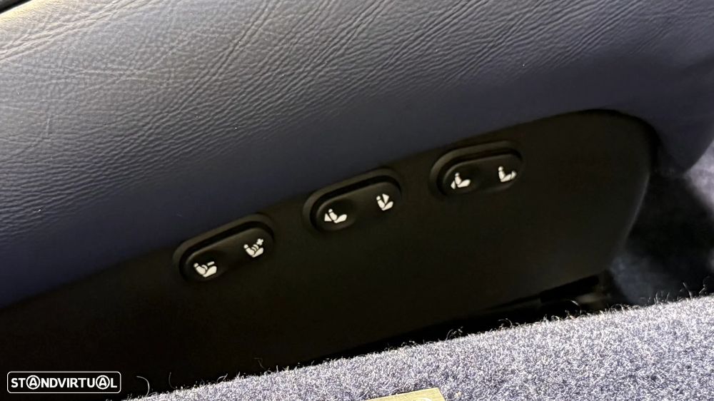 Aston Martin DB7 Vantage Coupé V12 - 35